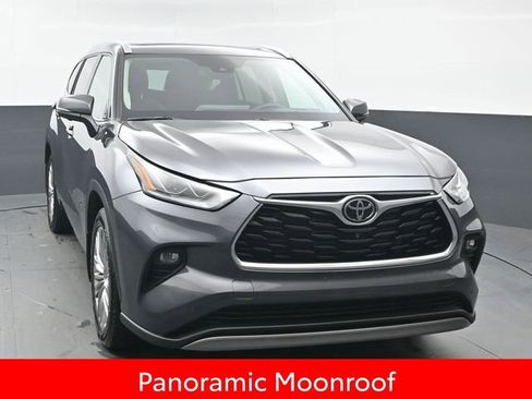 Used 2023 Toyota Highlander Platinum image 10