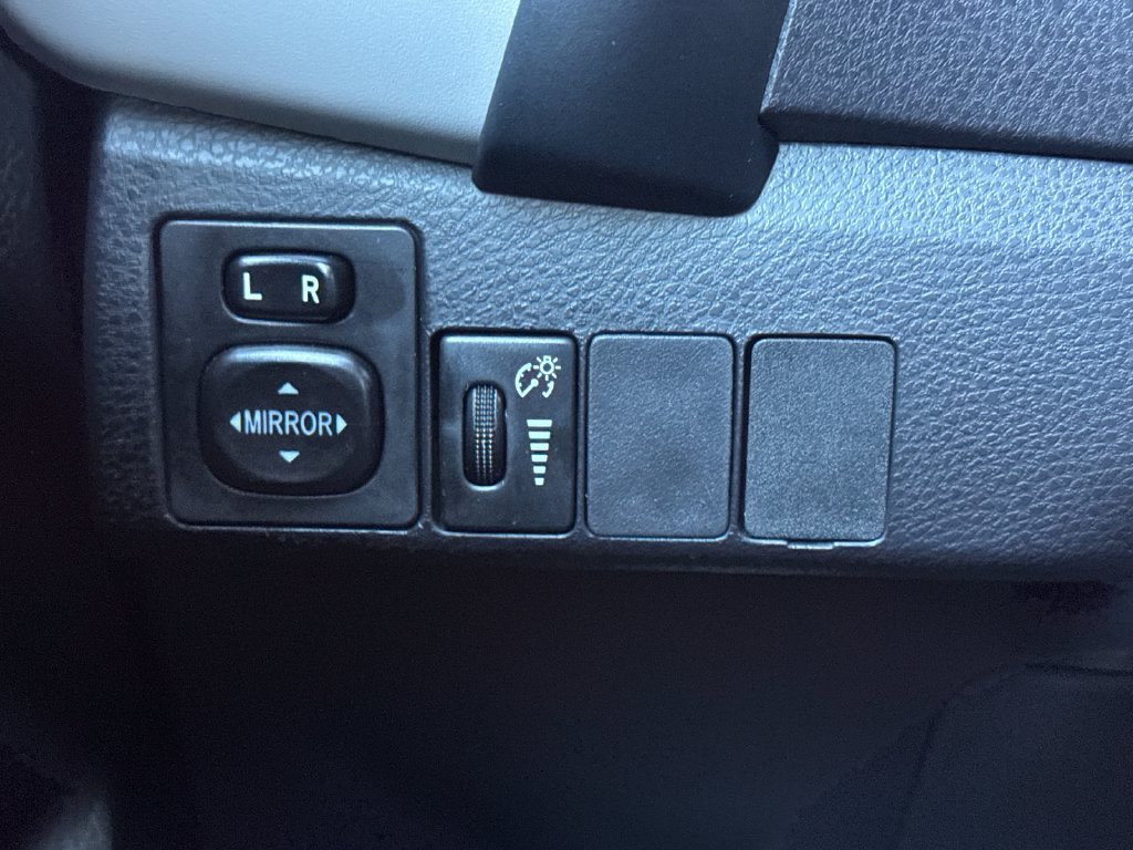 Used 2018 Toyota Corolla LE FWD image 33