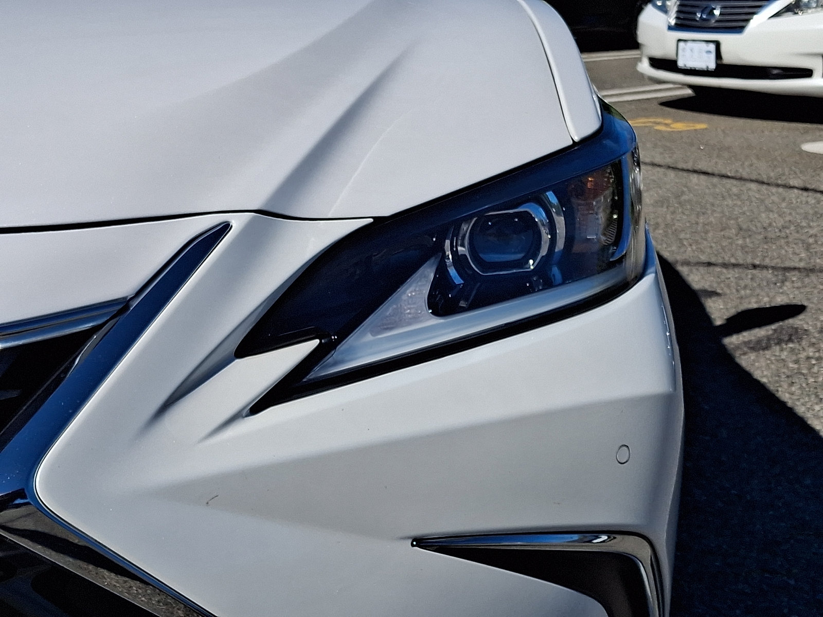 Certified 2023 Lexus ES 350 w/ Premium Package FWD image 10