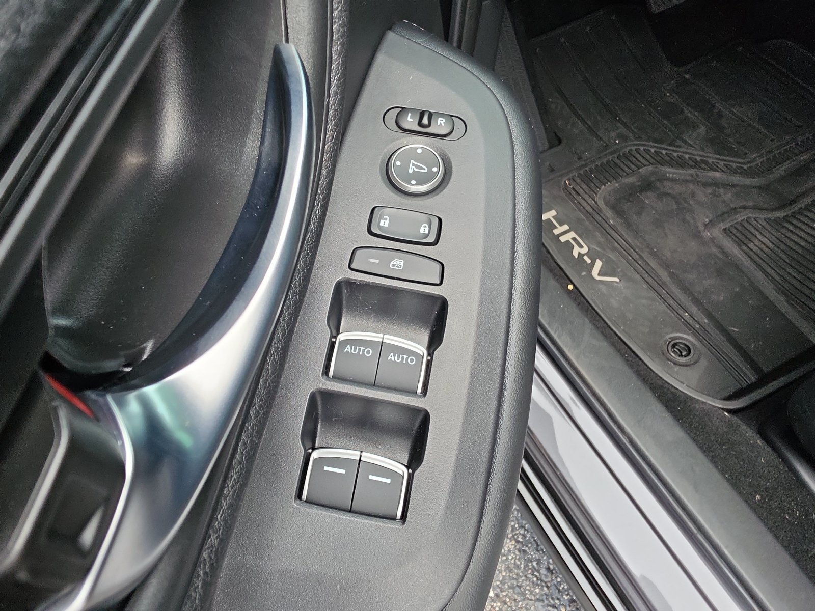 Used 2025 Honda HR-V EX-L image 14