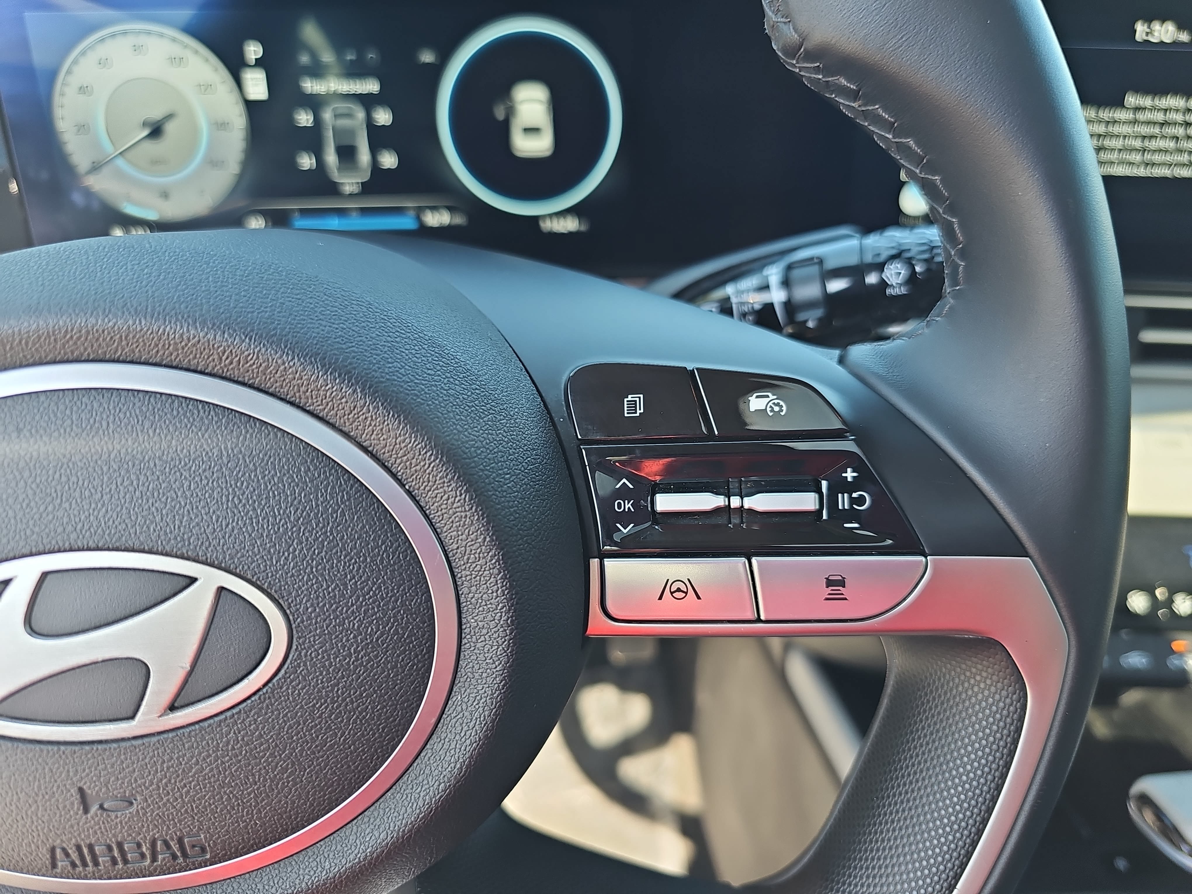 Used 2024 Hyundai Elantra Limited FWD image 18