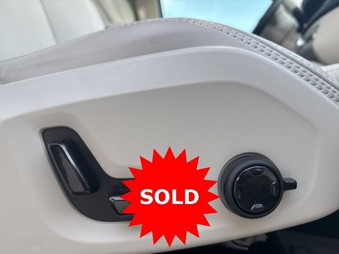 Certified 2023 Volvo XC90 B6 Ultimate w/ Lounge Package image 13