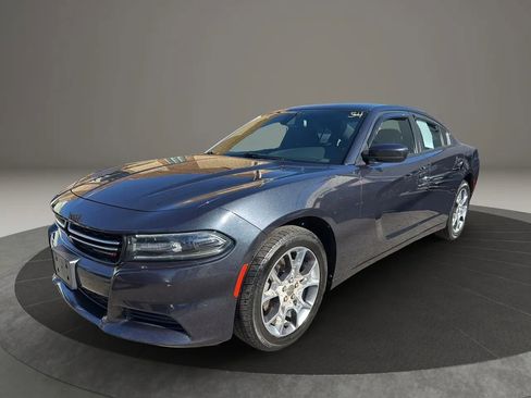 Used 2017 Dodge Charger SE image 1
