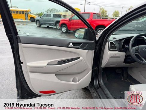 Used 2019 Hyundai Tucson Value AWD/4WD image 16