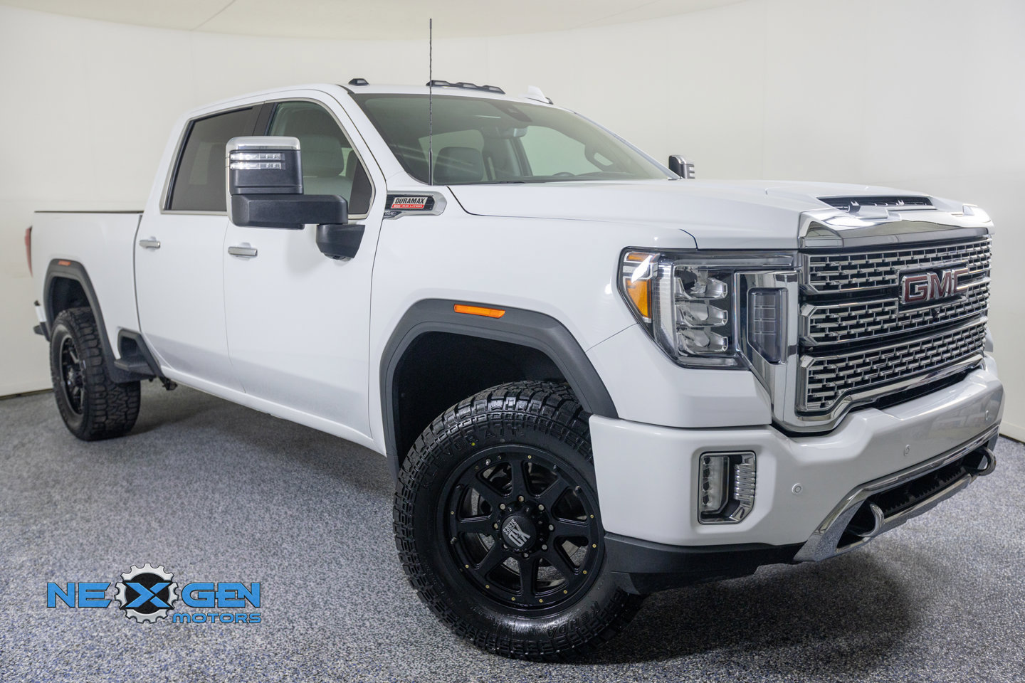 Used 2022 GMC Sierra 3500 Denali w/ Technology Package AWD/4WD image 1
