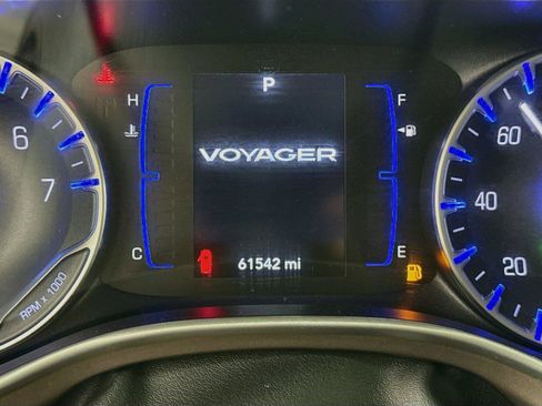Used 2023 Chrysler Voyager LX FWD image 18