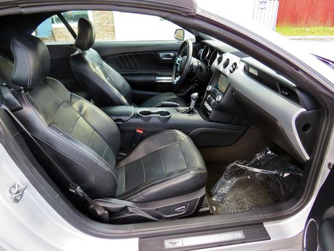 Used 2017 Ford Mustang Premium image 20