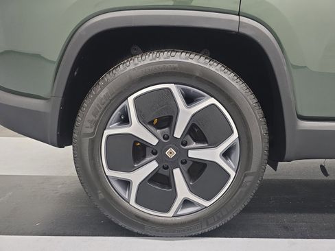 Used 2024 Rivian R1S Adventure AWD/4WD image 12