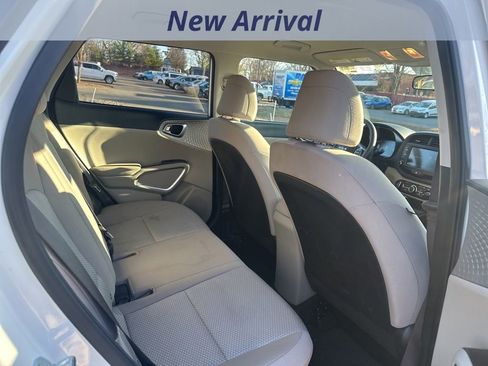 Used 2025 Kia Soul LX w/ LX Technology Package image 9