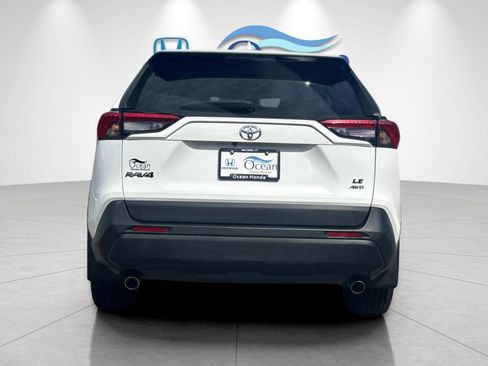 Used 2021 Toyota RAV4 LE AWD/4WD image 4