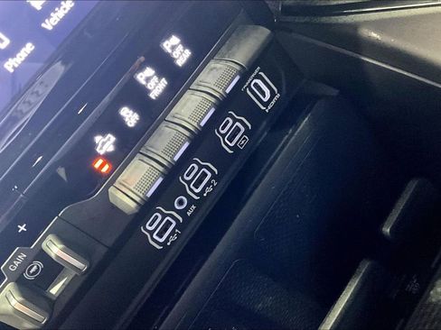 Used 2025 RAM 1500 Limited w/ Off Road Group AWD/4WD image 31
