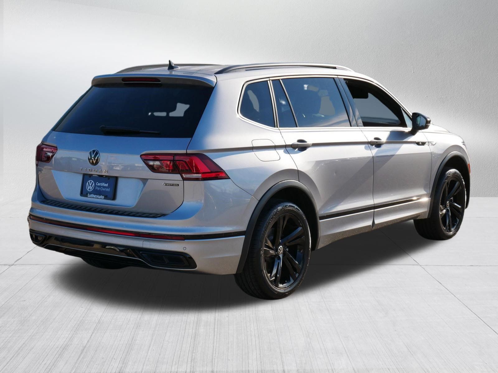 Certified 2024 Volkswagen Tiguan SE R-Line AWD/4WD image 7