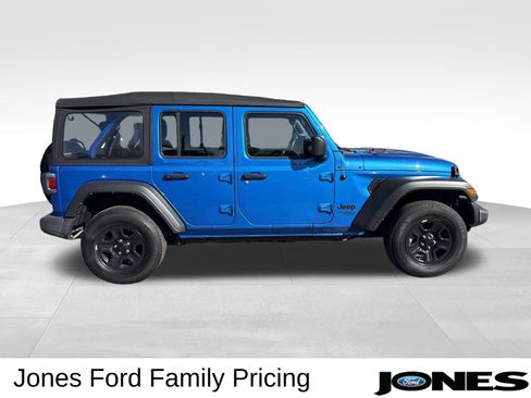 Used 2021 Jeep Wrangler Unlimited Sport image 3