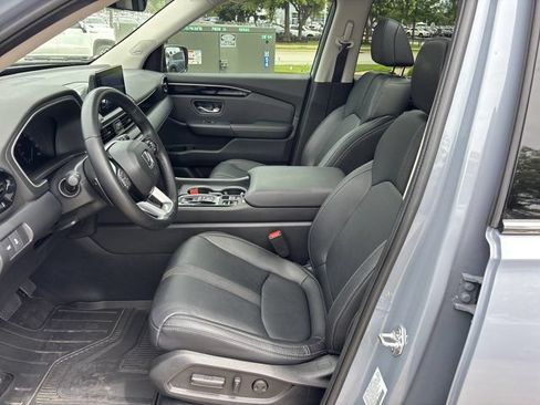 Used 2023 Honda Pilot Touring image 16