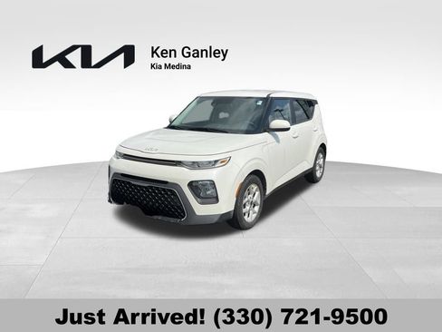 Certified 2022 Kia Soul LX w/ Technology Package FWD image 1