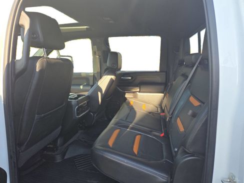 Used 2020 GMC Sierra 2500 AT4 w/ Technology Package image 10