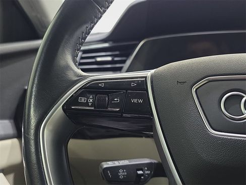 Used 2021 Audi e-tron Premium Plus w/ Premium Plus Package image 18