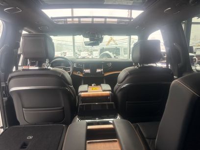 New 2025 Jeep Grand Wagoneer Series III w/ HD Trailer Tow Package