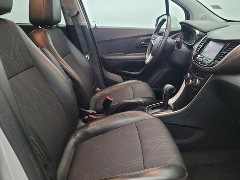 Used 2020 Chevrolet Trax LT w/ LT Convenience Package image 21