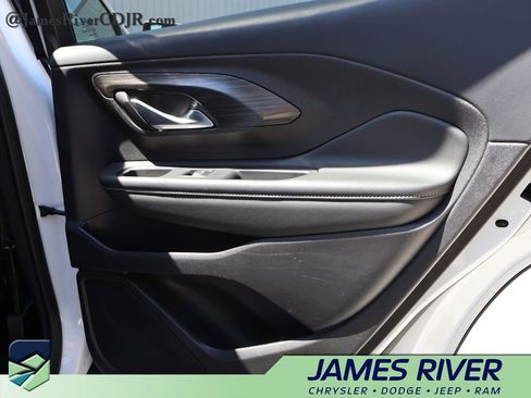 Used 2024 GMC Terrain SLE FWD image 11