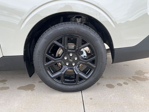 Used 2025 Ford Maverick XLT w/ Black Appearance Package AWD/4WD image 9