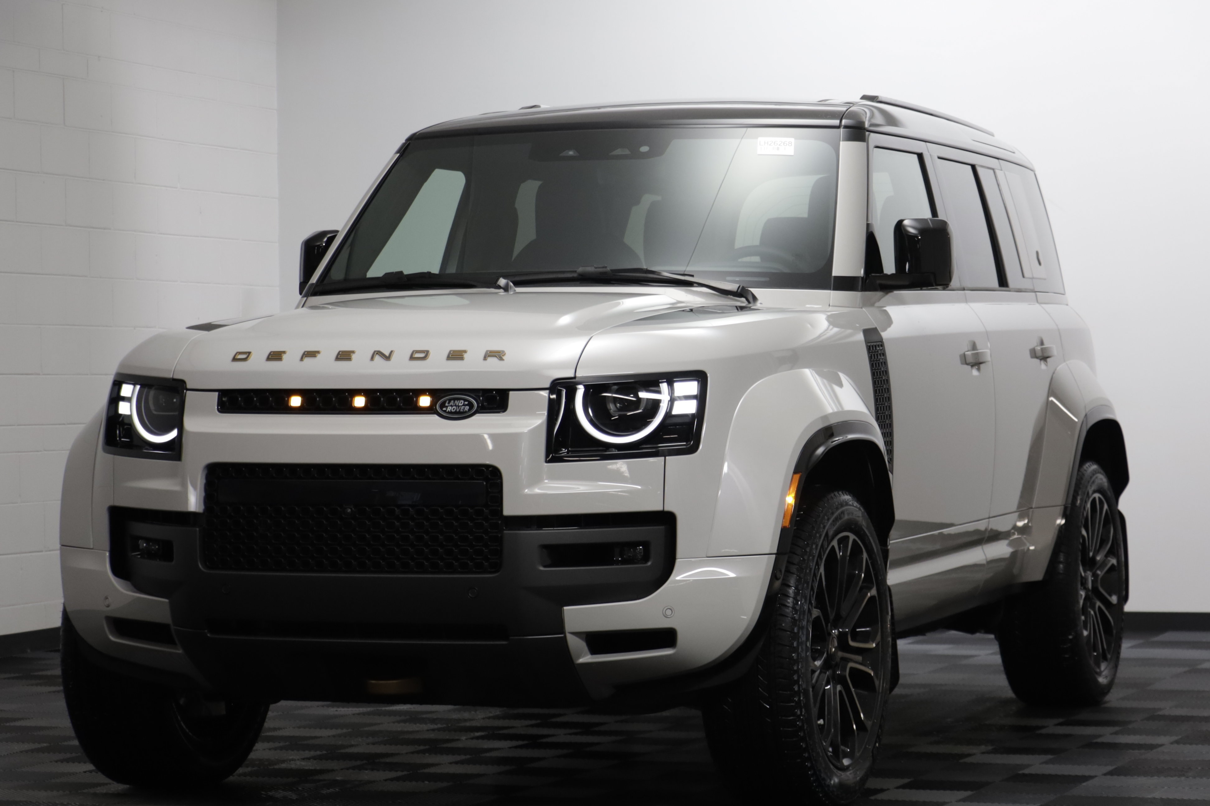 New 2026 Land Rover Defender 110 OCTA AWD/4WD image 1