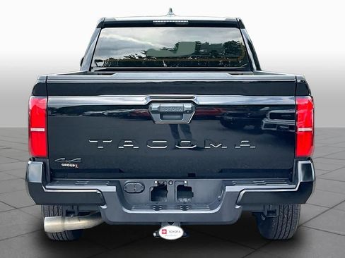 Certified 2025 Toyota Tacoma SR5 AWD/4WD image 5