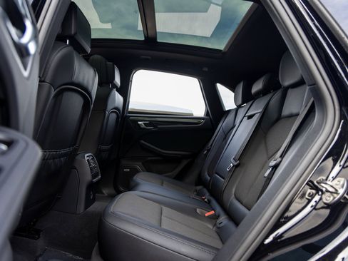 Certified 2025 Porsche Macan image 42