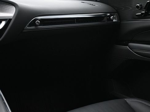 Used 2025 Cadillac Lyriq Luxury RWD image 8