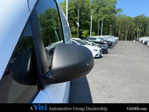 Used 2023 Mercedes-Benz Metris image 11