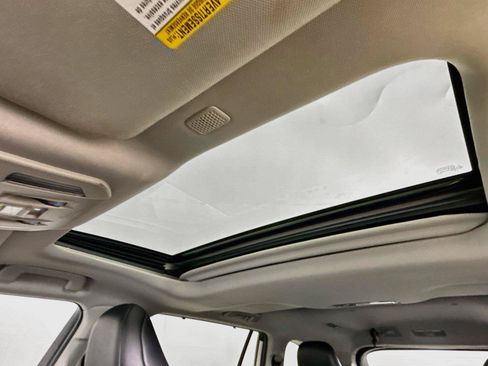 Used 2021 Toyota Highlander XLE AWD/4WD image 17