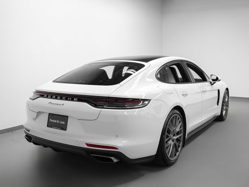 Used 2023 Porsche Panamera 4 image 12