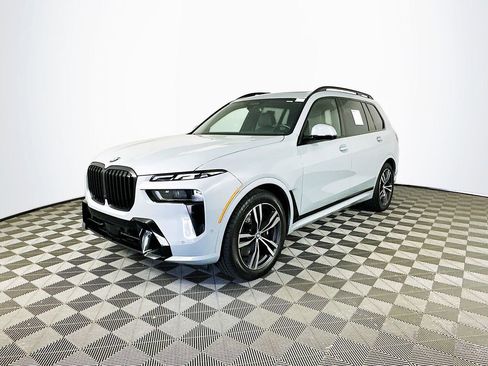 Used 2023 BMW X7 xDrive40i w/ Executive Package AWD/4WD image 4