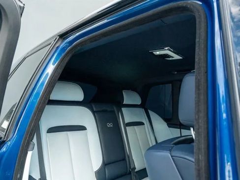 Used 2021 Rolls-Royce Cullinan Black Badge image 13