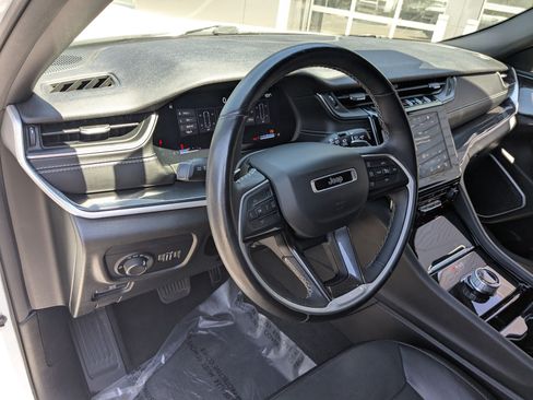 Used 2021 Jeep Grand Cherokee L Laredo AWD/4WD image 15