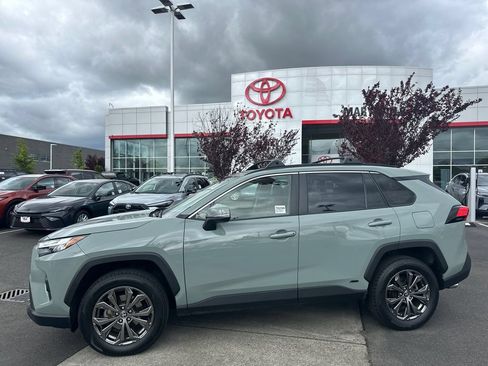 Used 2022 Toyota RAV4 XLE Premium AWD/4WD image 2