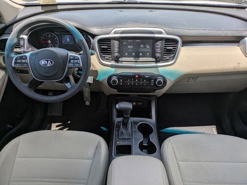 Certified 2020 Kia Sorento LX FWD image 12