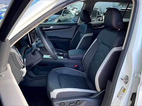 New 2026 Volkswagen Atlas Peak Edition image 9