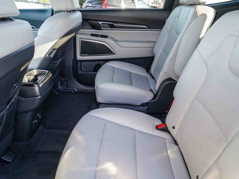 Used 2023 Kia Telluride S image 18