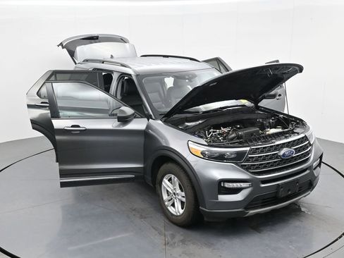 Used 2024 Ford Explorer XLT w/ Equipment Group 202A AWD/4WD image 38