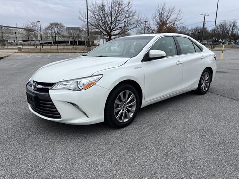 Used 2015 Toyota Camry XLE image 2