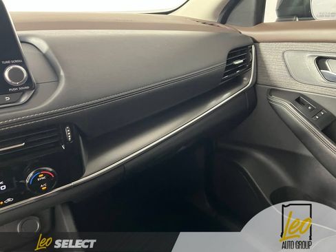 Used 2021 Nissan Rogue SV AWD/4WD image 23