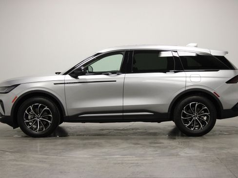 Used 2026 Lincoln Nautilus Premier w/ Equipment Group 102A AWD/4WD image 5