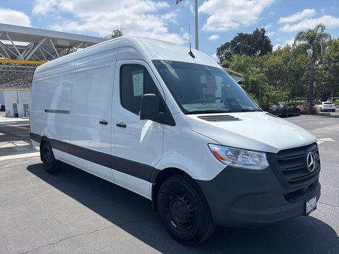 Used 2025 Mercedes-Benz Sprinter 2500 image 2