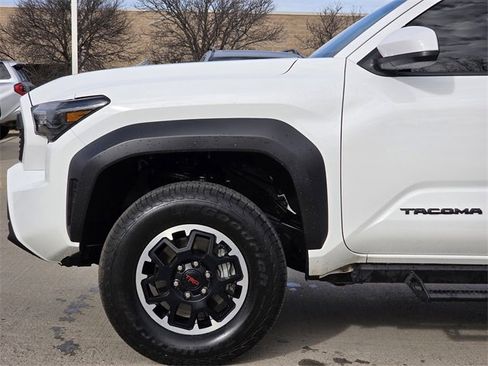 Certified 2025 Toyota Tacoma TRD Off-Road image 5