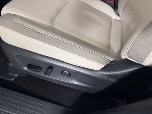 Used 2025 Nissan Pathfinder SL FWD image 25