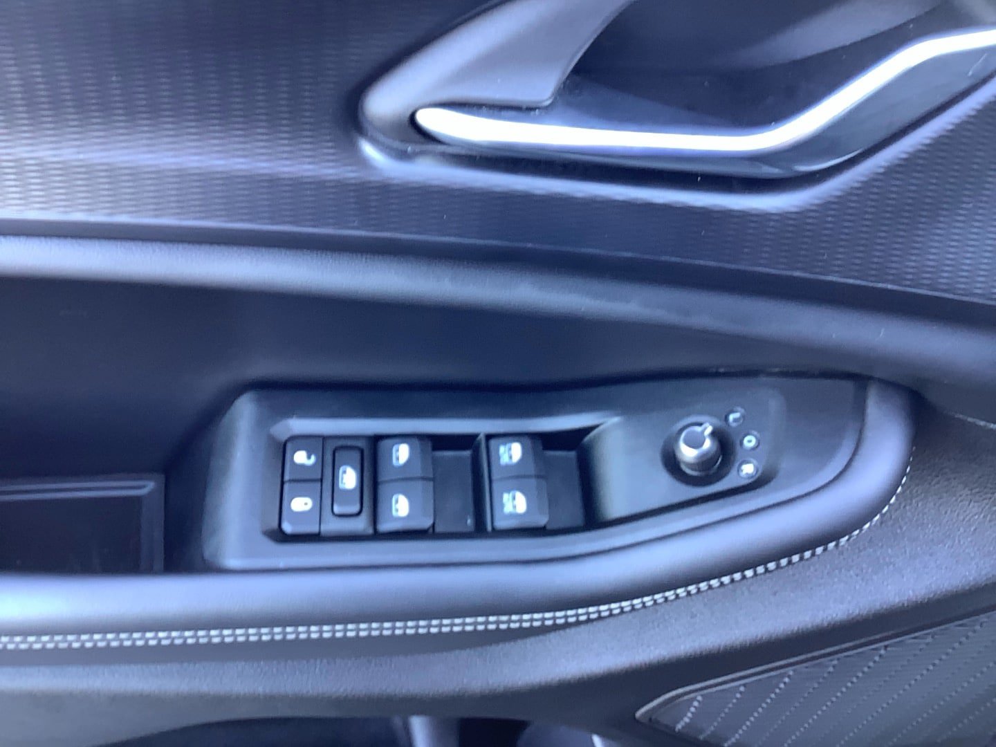 Certified 2025 Jeep Grand Cherokee Altitude AWD/4WD image 9