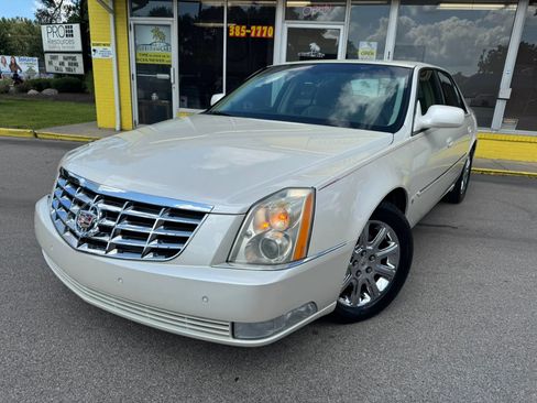 Used 2008 Cadillac DTS FWD image 2