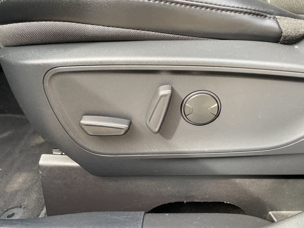 Used 2025 Ford Escape ST-Line Select AWD/4WD image 13