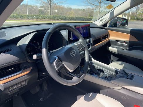 Used 2024 Toyota Grand Highlander Limited image 11